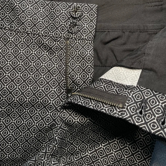 Calvin Klein Black And White Print Casual Comfort Shorts Women’s Size 2 - Picture 7 of 10